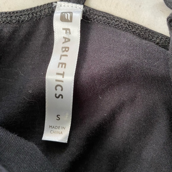 Fabletics black top with cross cross details - Picture 6 of 6